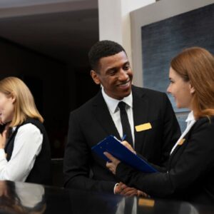 CURSO DE ADMINISTRACIÓN Y GESTIÓN DE ALOJAMIENTOS Y TURISMO